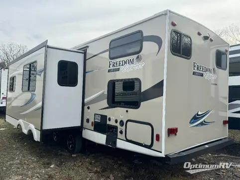 2018 Coachmen Freedom Express 292BHDS RV Photo 2