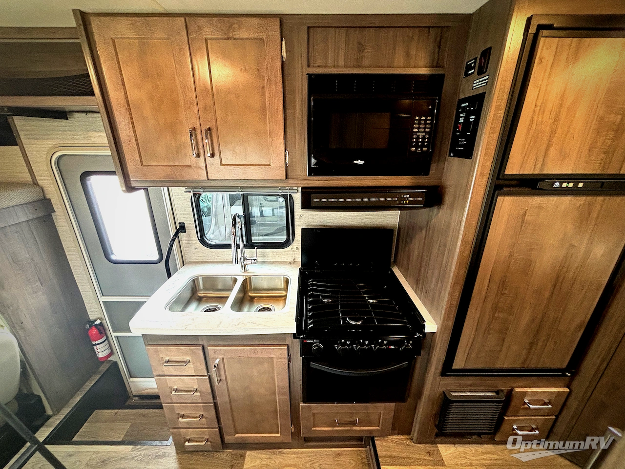 2022 Winnebago Minnie Winnie 22M Photo 8