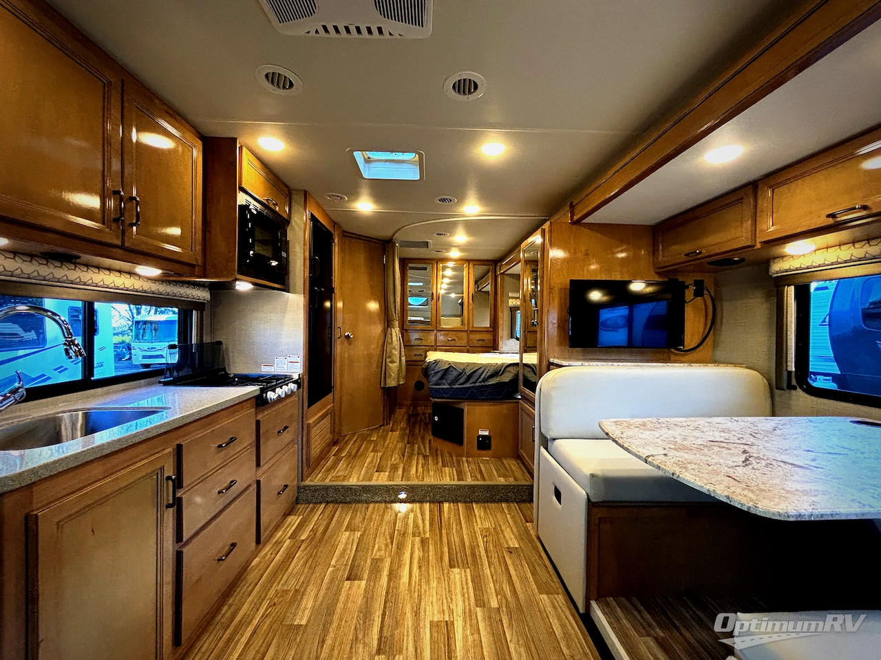 2019 Thor Quantum RC25 Photo 4