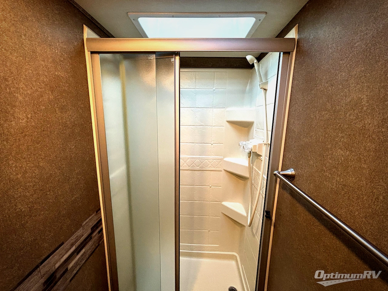 2019 Thor Quantum RC25 Photo 12