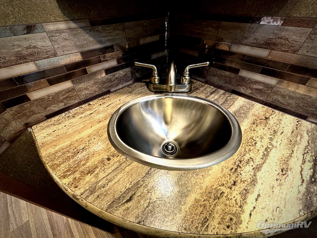 2019 Thor Quantum RC25 Photo 13