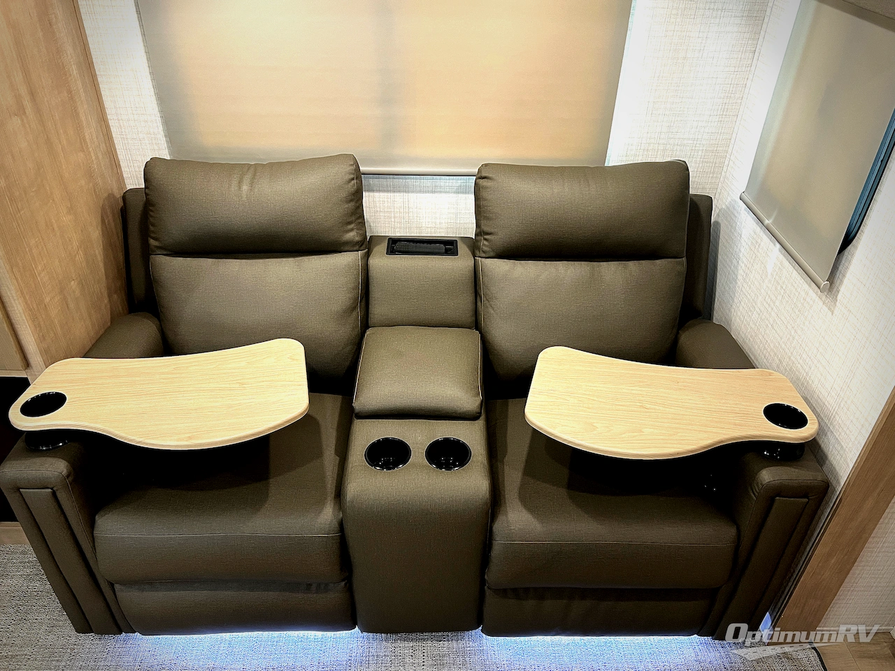 2024 Palomino SolAire 242RBS Photo 7