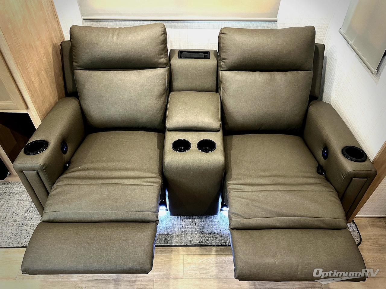 2024 Palomino SolAire 242RBS Photo 8