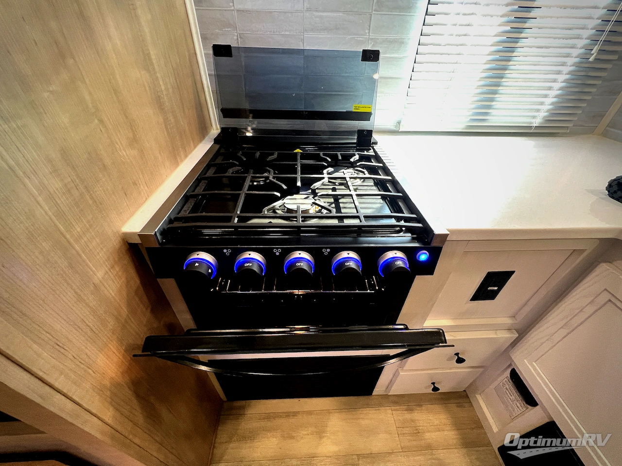 2024 Palomino SolAire 242RBS Photo 15