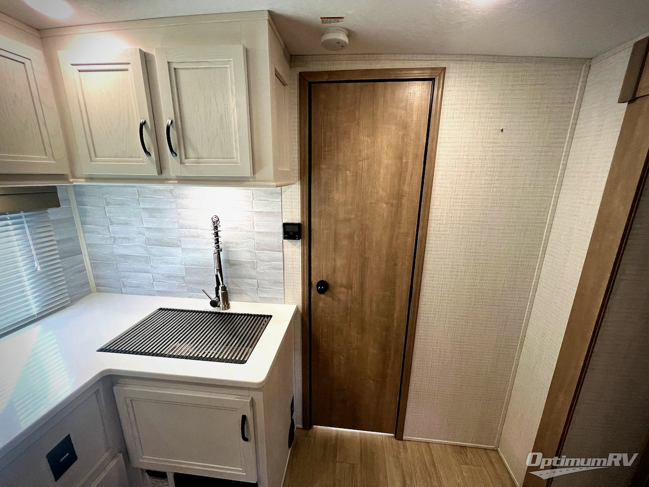 2024 Palomino SolAire 242RBS Photo 23