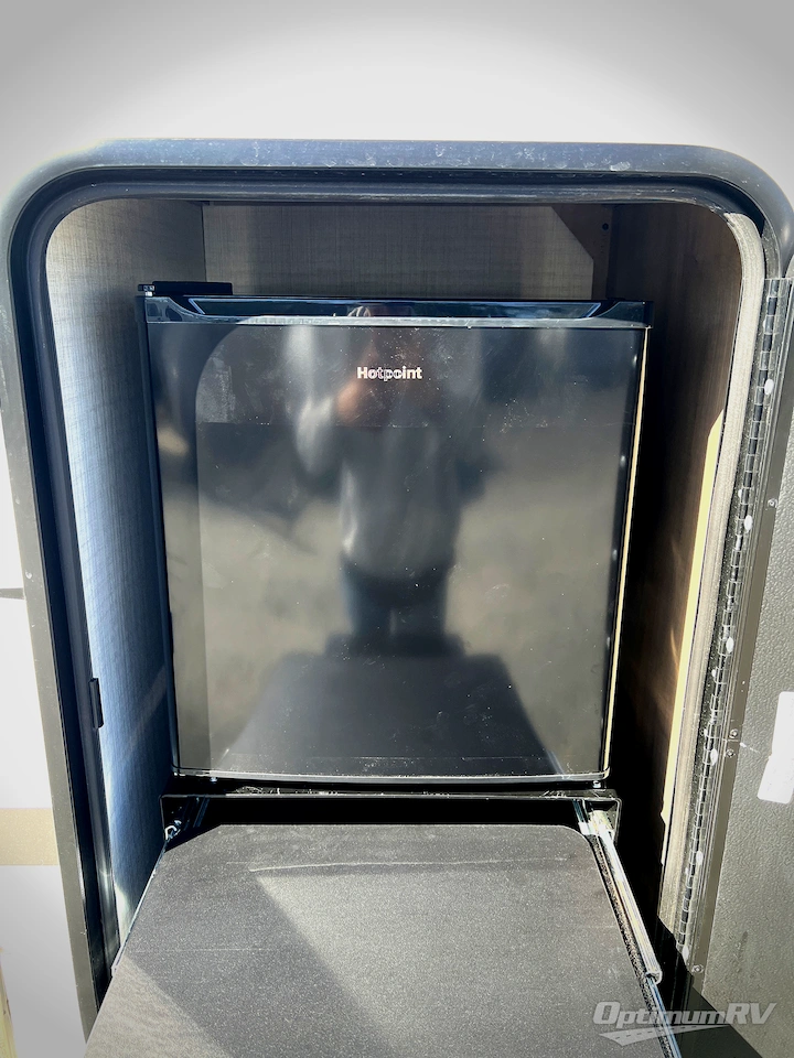 2024 Palomino SolAire 242RBS Photo 31