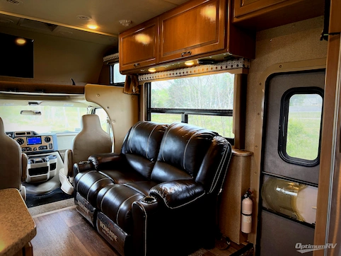 2018 Thor Four Winds 31W RV Photo 2