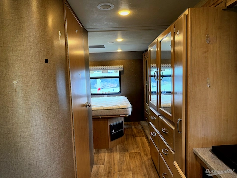 2018 Thor Four Winds 31W RV Photo 3