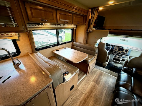 2018 Thor Four Winds 31W RV Photo 2