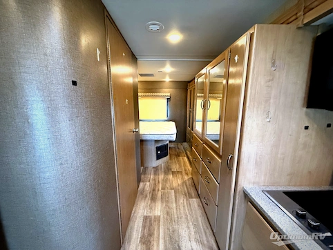 2018 Thor Four Winds 31W RV Photo 3