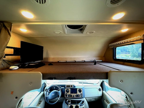 2018 Thor Four Winds 31W RV Photo 4