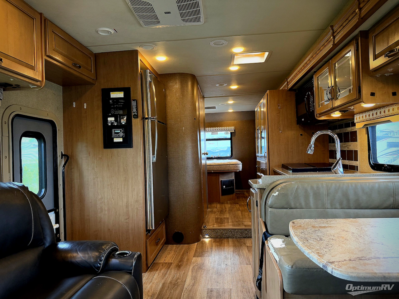 2018 Thor Four Winds 31W Photo 4