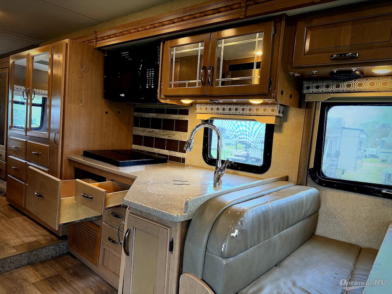 2018 Thor Four Winds 31W Photo 7