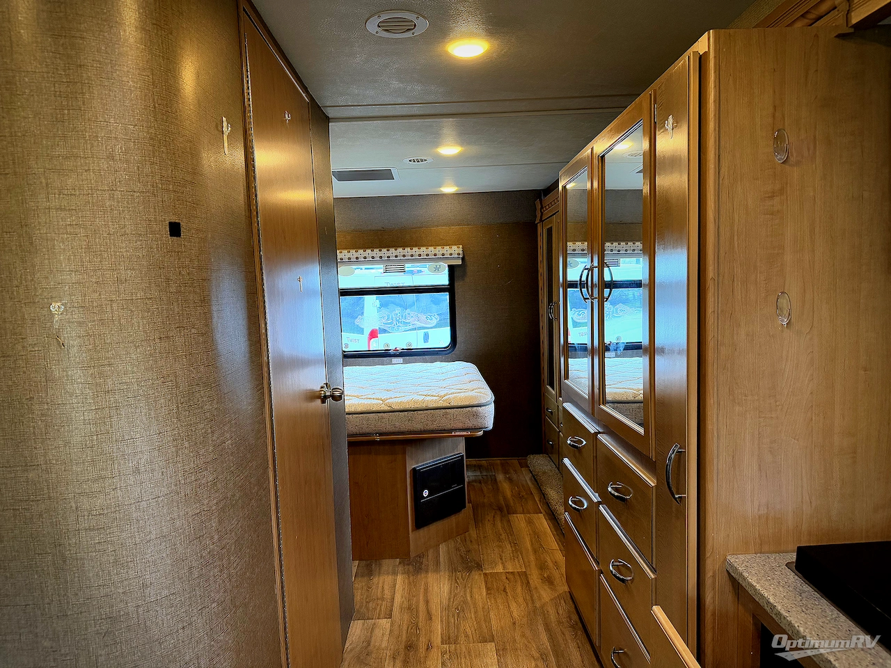 2018 Thor Four Winds 31W Photo 11