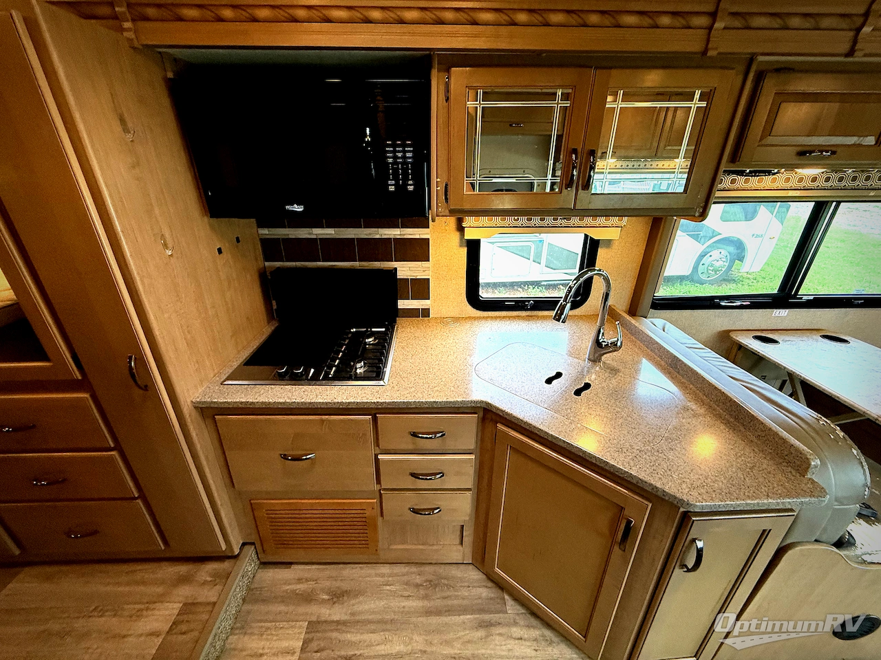 2018 Thor Four Winds 31W Photo 8