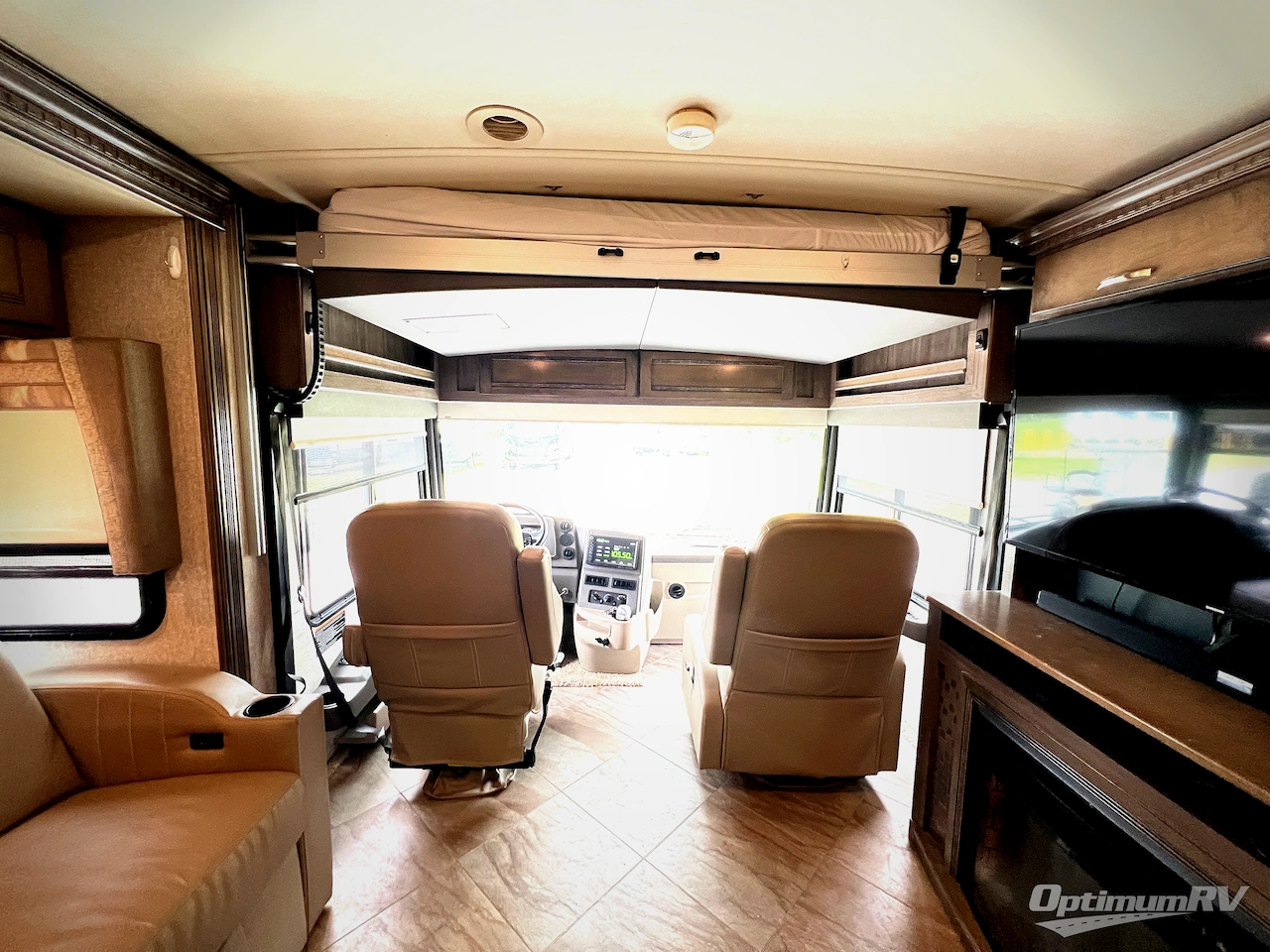 2019 Winnebago Forza 34T Photo 5