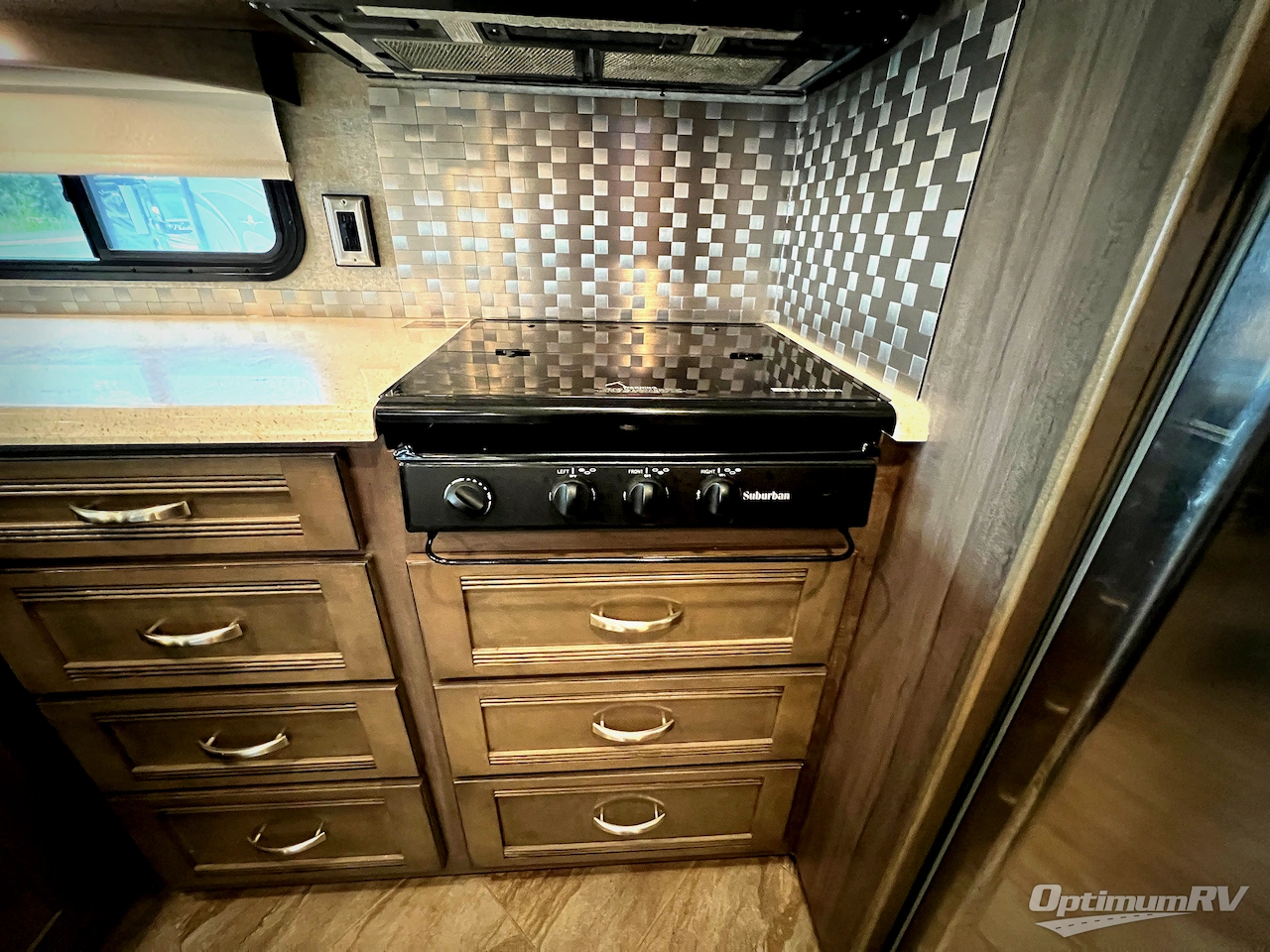 2019 Winnebago Forza 34T Photo 11