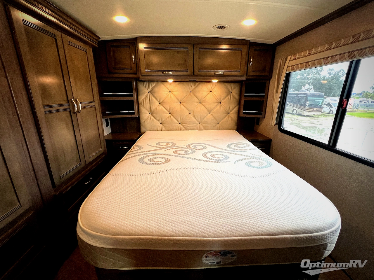 2019 Winnebago Forza 34T Photo 15