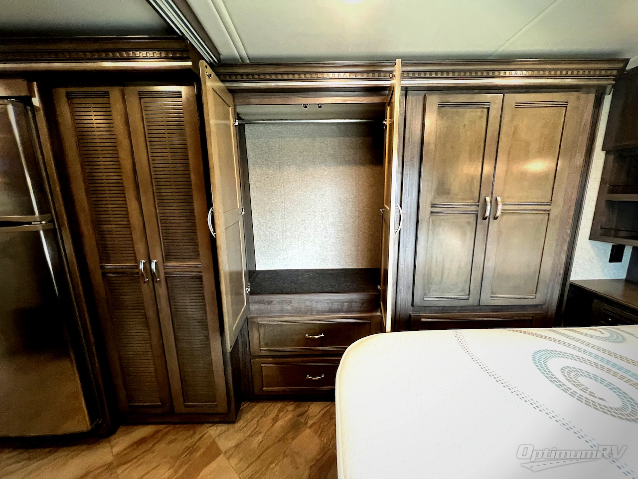2019 Winnebago Forza 34T Photo 17