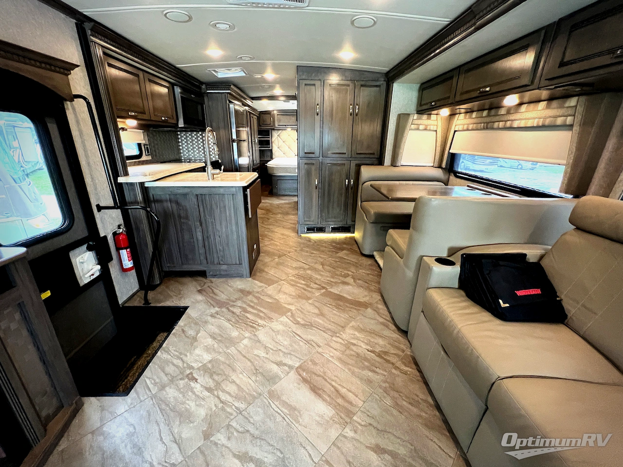 2019 Winnebago Forza 34T Photo 22