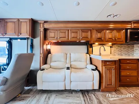 2016 Thor Venetian A40 RV Photo 2