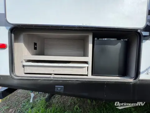 2022 Dutchmen Coleman Light 2835BH RV Photo 4