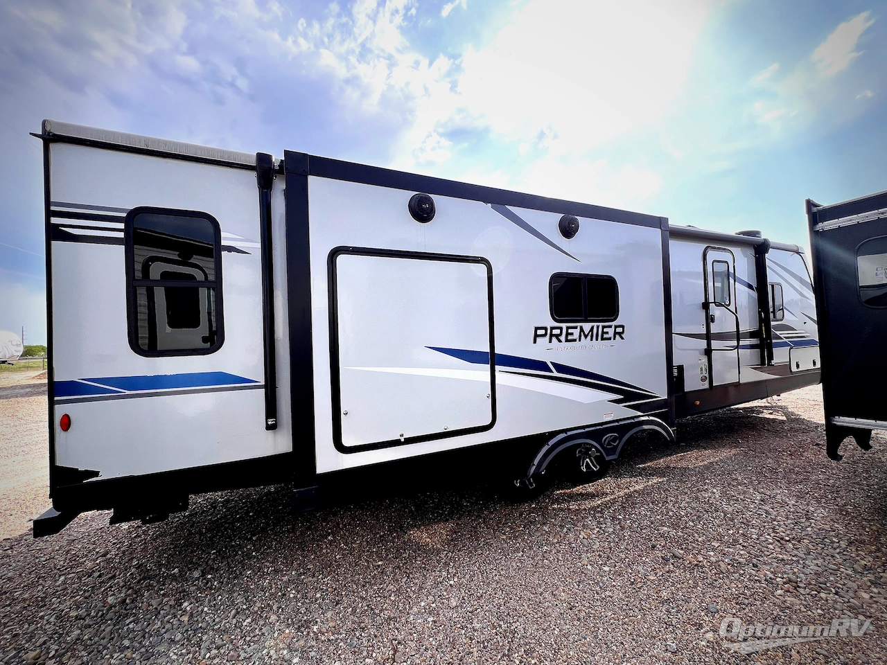 2022 Keystone Premier Ultra Lite 30RIPR Photo 2