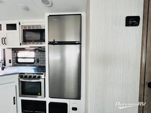 2022 Palomino Puma 32RBFQ RV Photo 3