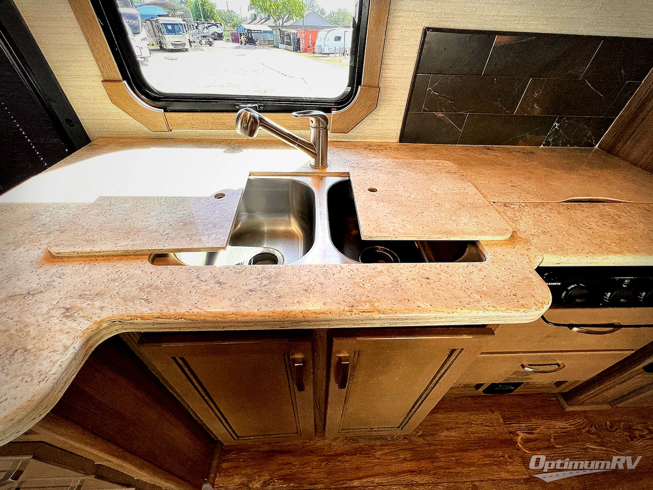 2018 Jayco Seneca 37HJ Photo 11