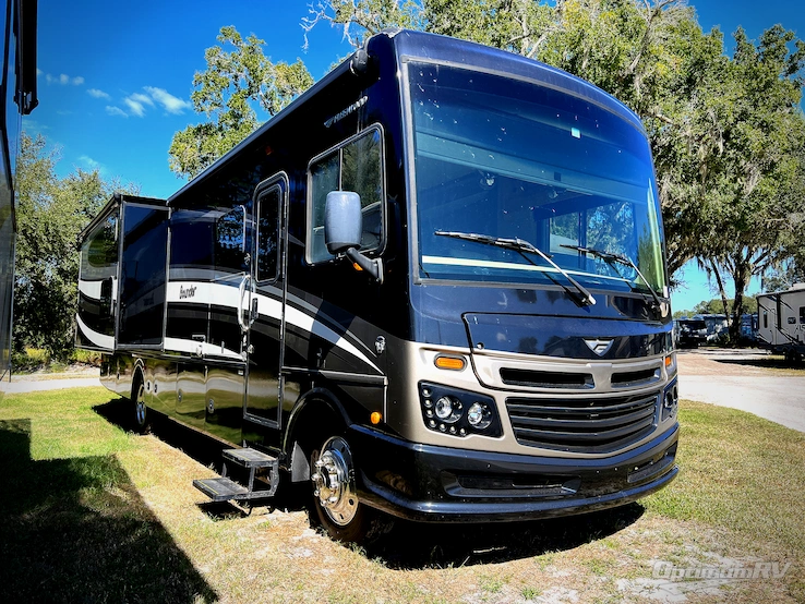 2016 Fleetwood Bounder 36H RV Photo 1