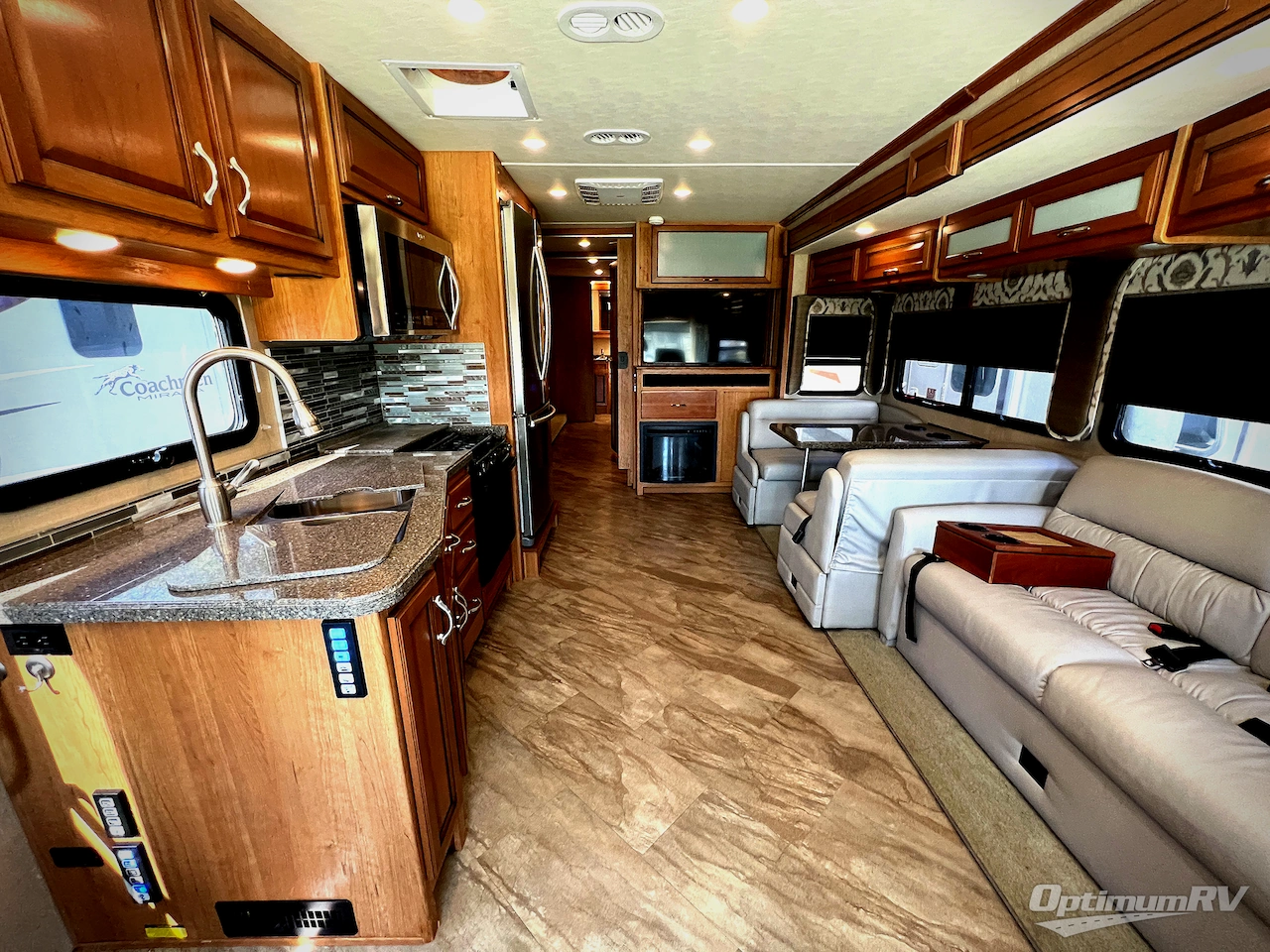 2016 Fleetwood Bounder 36H Photo 4