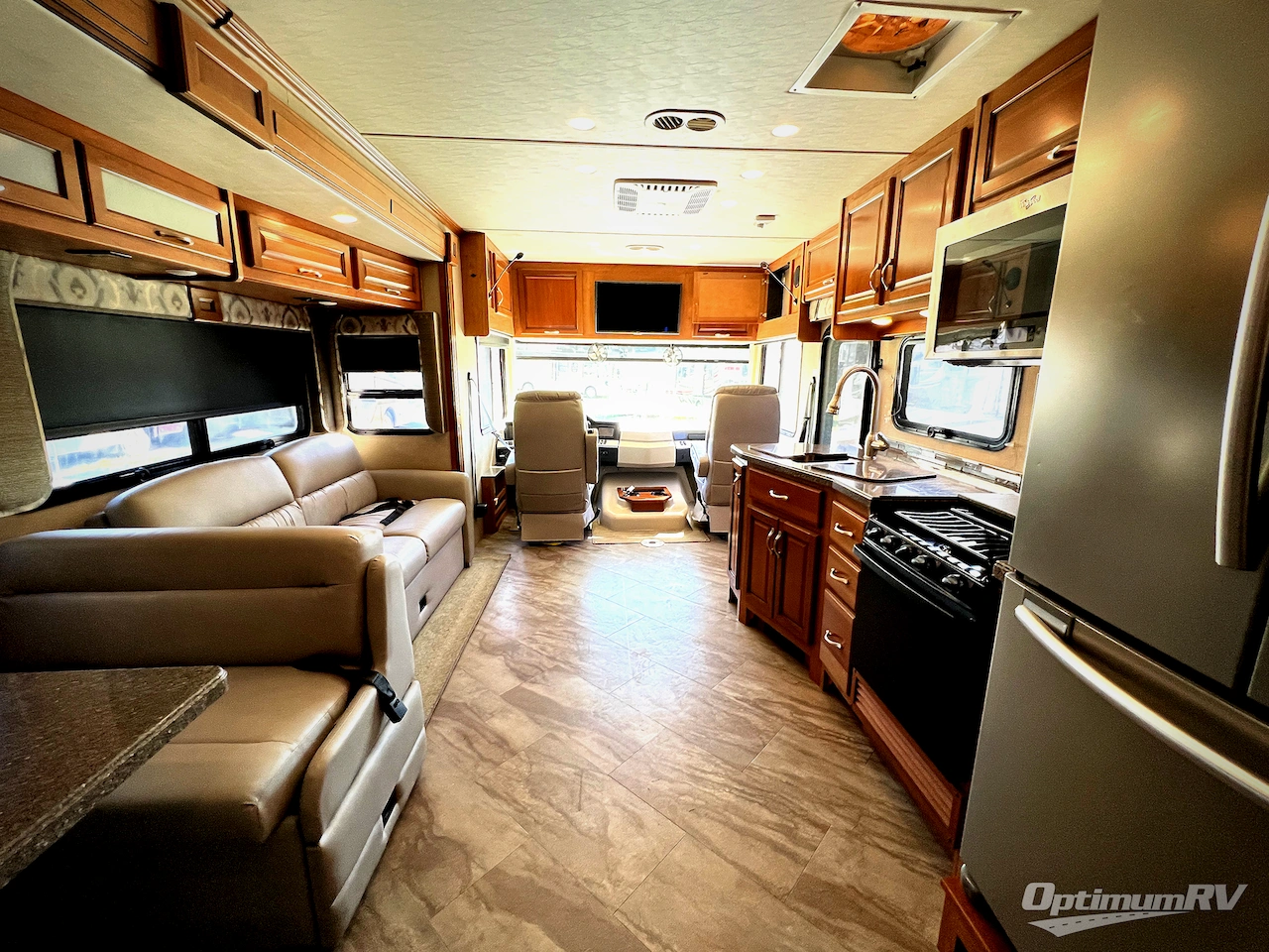 2016 Fleetwood Bounder 36H Photo 5