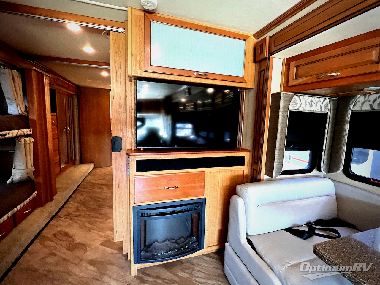 2016 Fleetwood Bounder 36H Photo 10