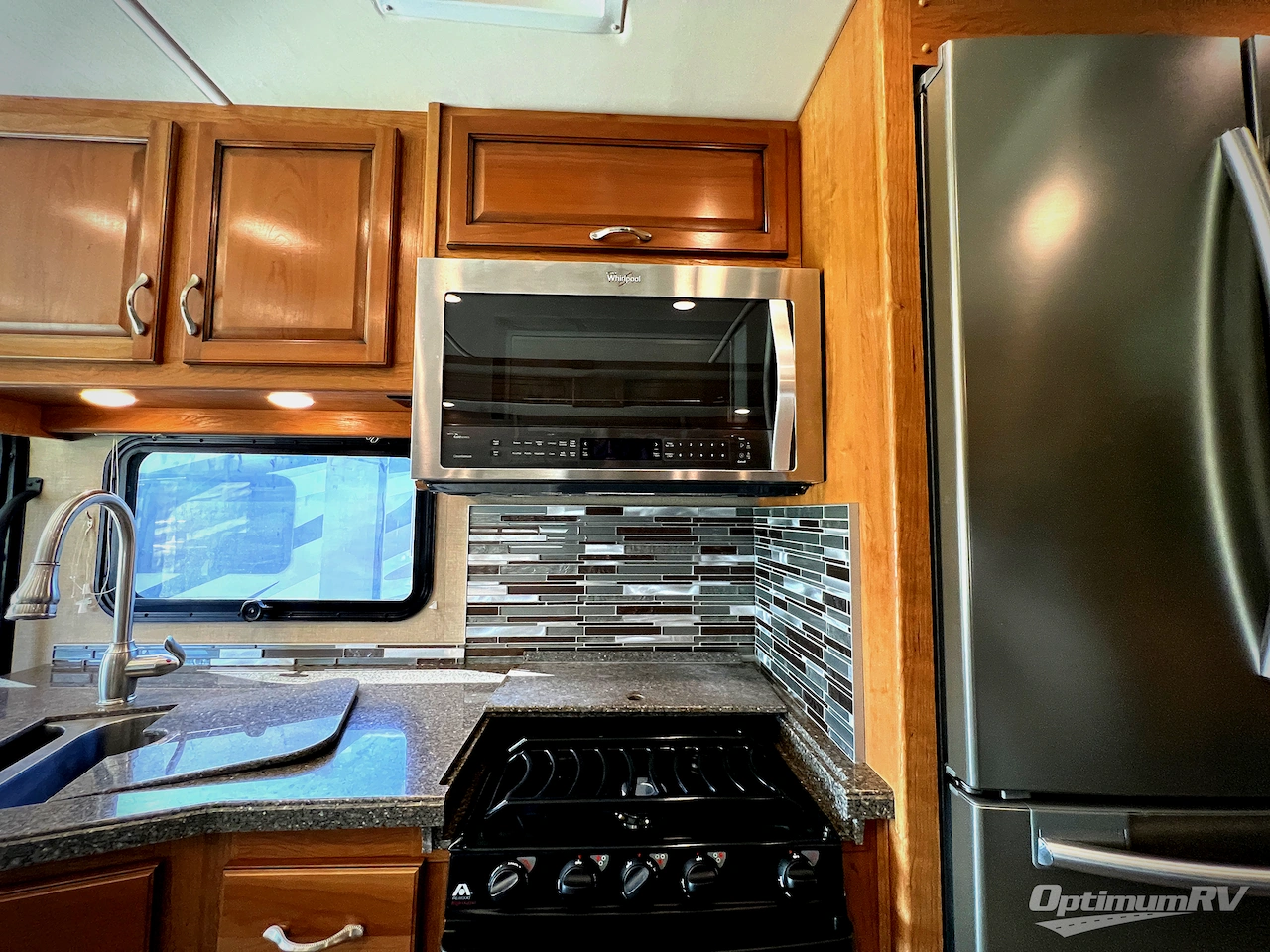 2016 Fleetwood Bounder 36H Photo 14