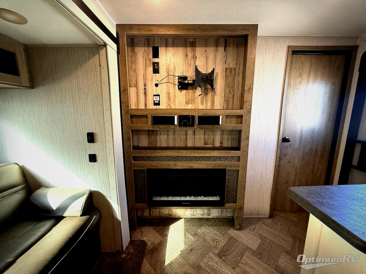 2022 Palomino Puma 32RBFQ Photo 6