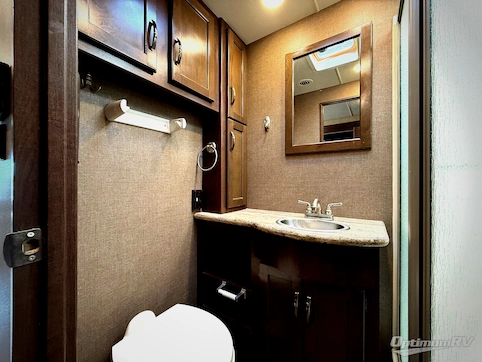 2018 Thor ACE 30.4 RV Photo 3