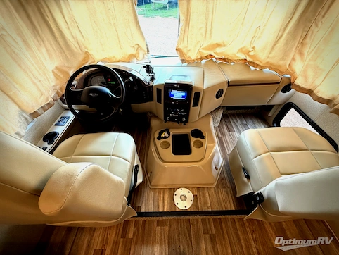 2018 Thor ACE 30.4 RV Photo 4