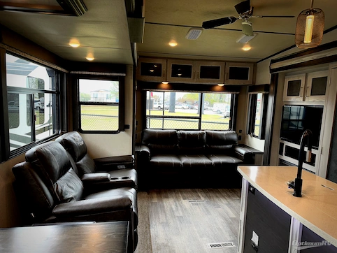 2021 Keystone Montana High Country 331RL RV Photo 4