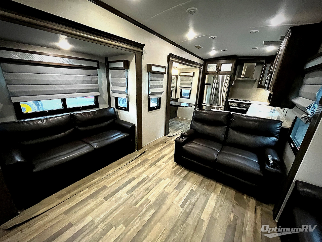 2020 Forest River Cardinal Luxury 3750BKX Photo 5