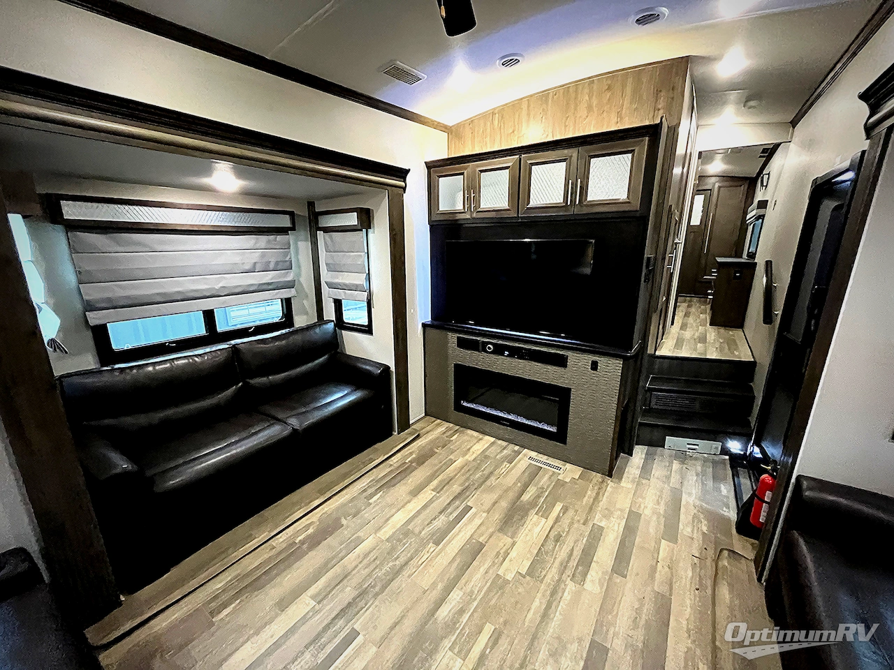 2020 Forest River Cardinal Luxury 3750BKX Photo 7