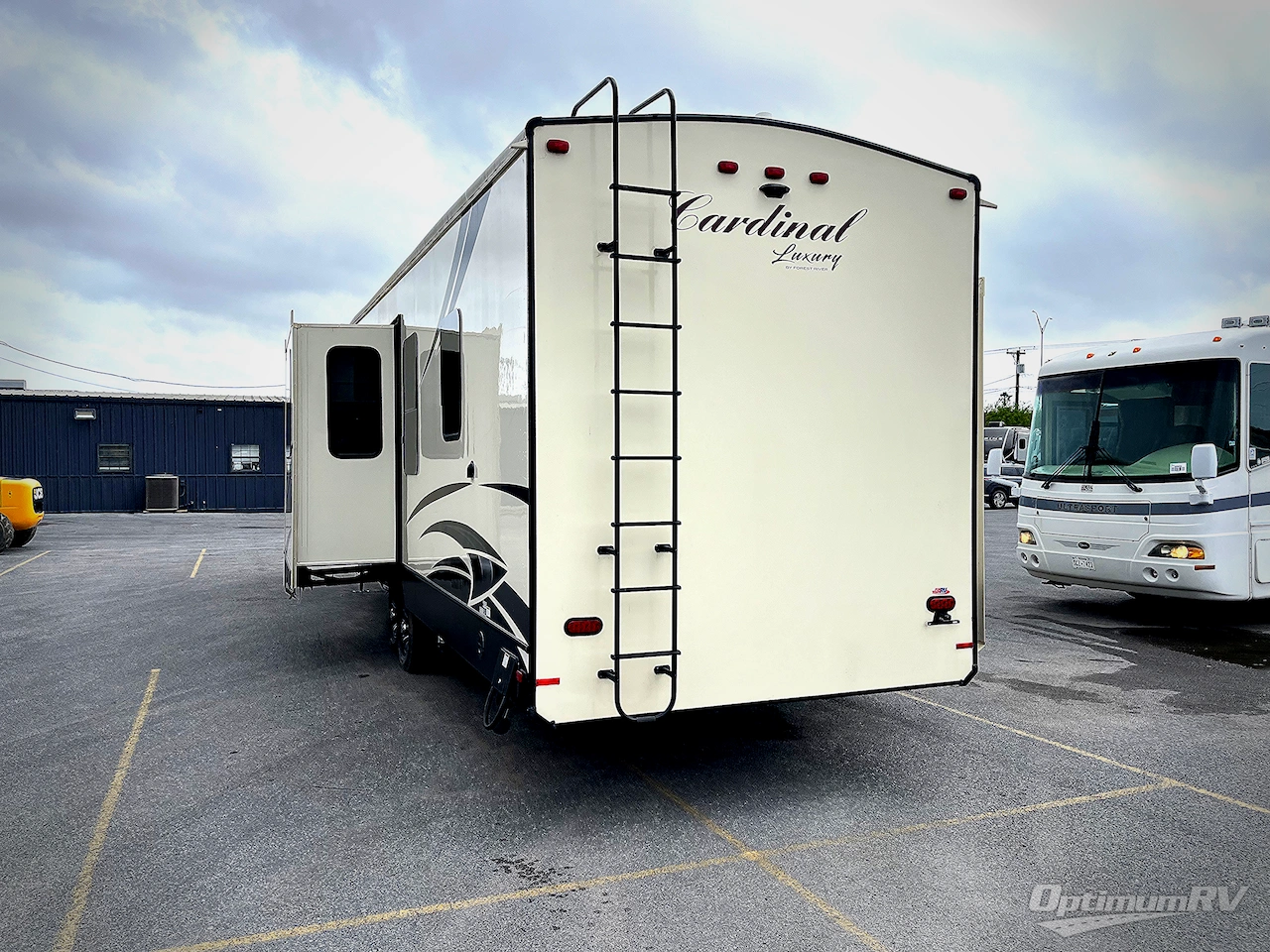 2020 Forest River Cardinal Luxury 3750BKX Photo 3