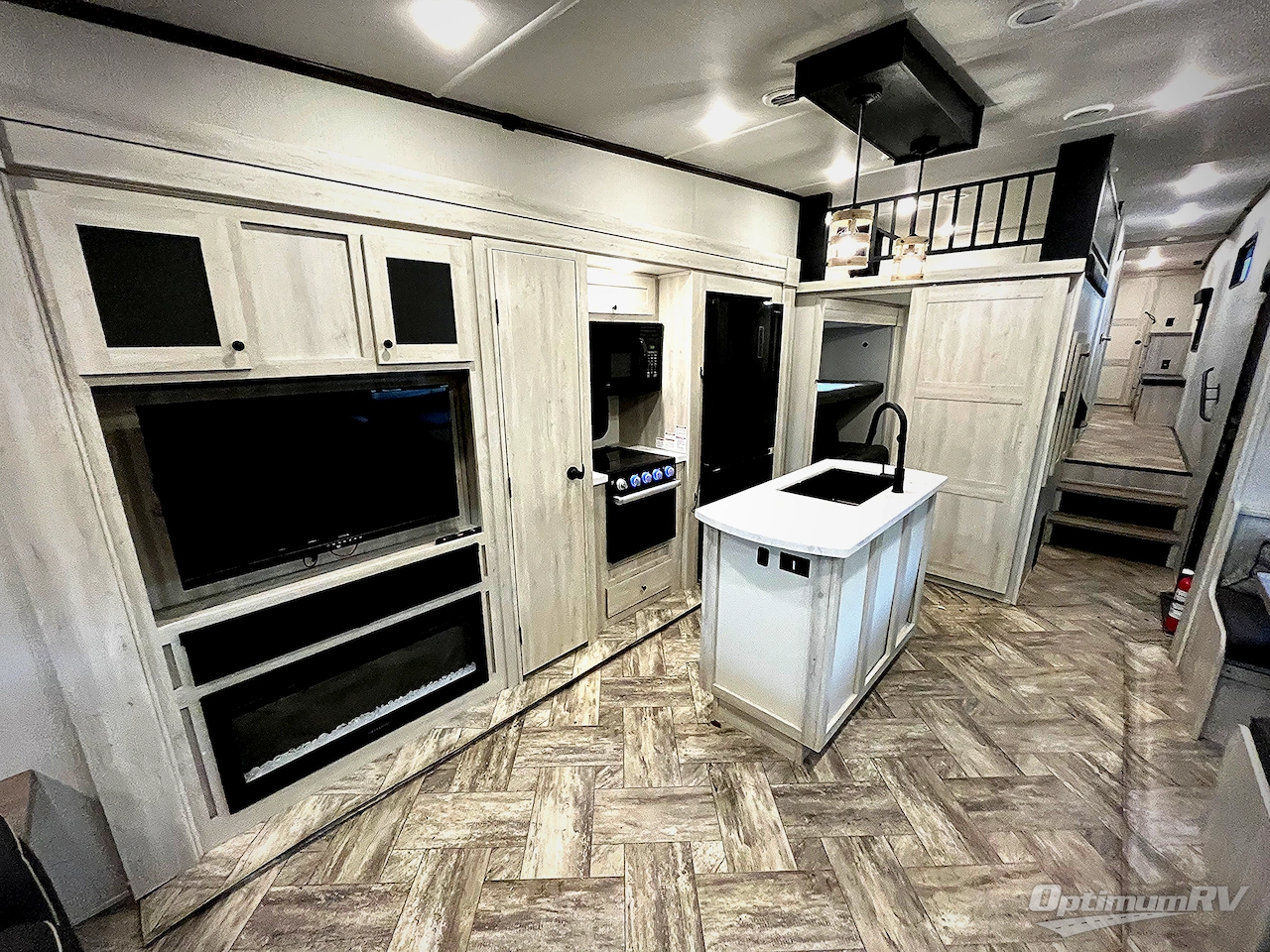 2023 Forest River Wildcat 369MBL Photo 7