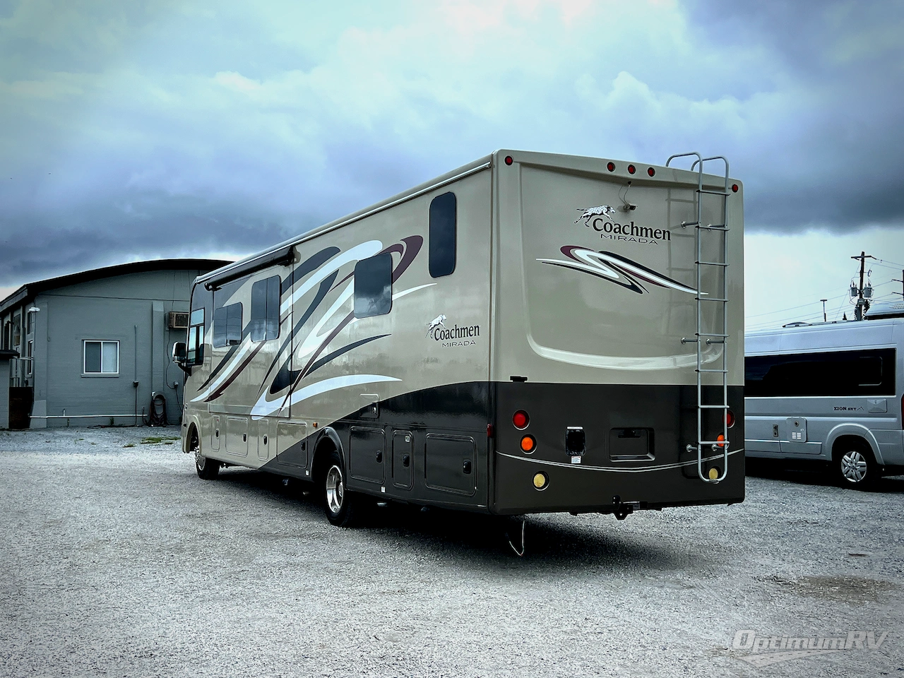 2014 Coachmen Mirada 35BH Photo 3