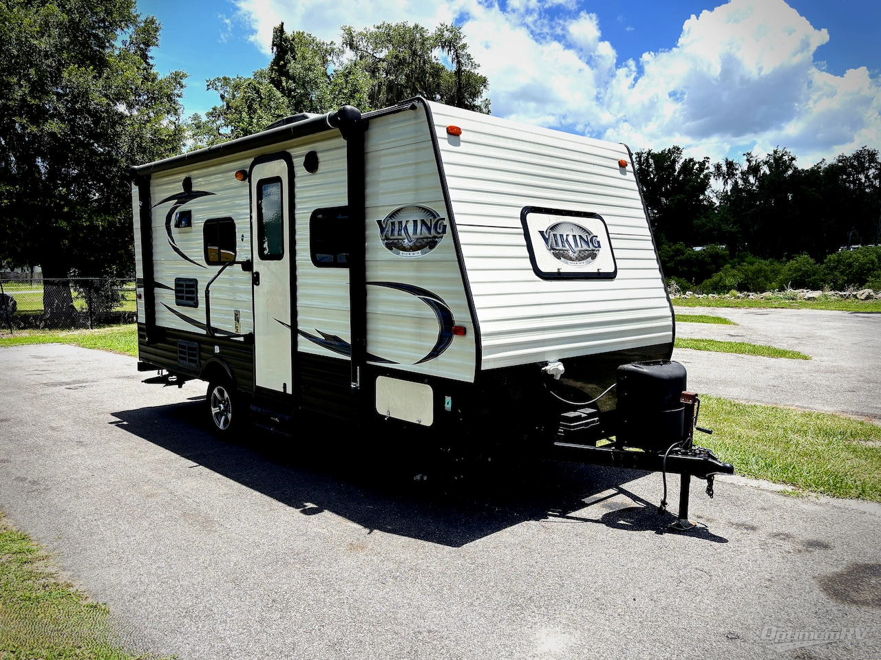 SOLD! - Used 2018 Viking Ultra-Lite 17FQS Travel Trailer at