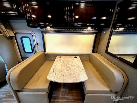 2016 Thor Quantum PD31 RV Photo 3