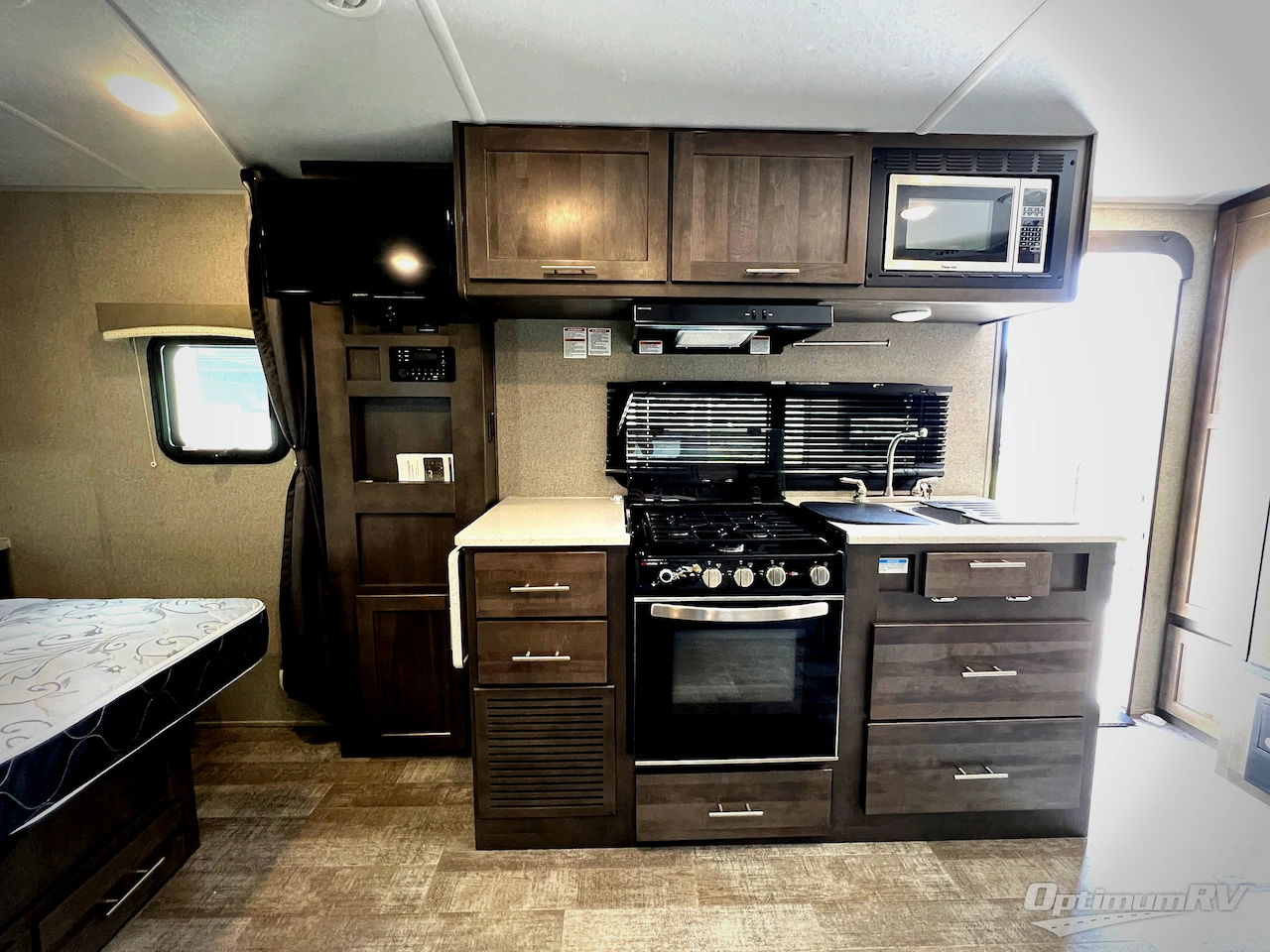 2021 Forest River Rockwood Mini Lite 2109S Photo 8