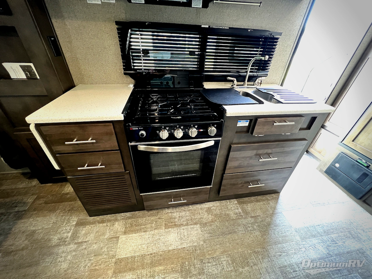 2021 Forest River Rockwood Mini Lite 2109S Photo 9
