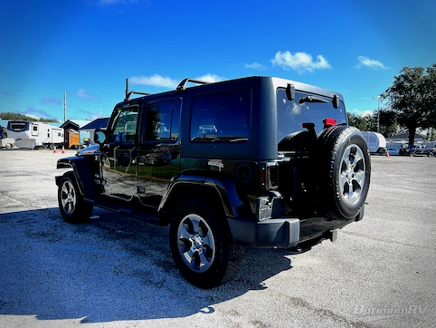 2018 Jeep Jeep Sahara RV Photo 3