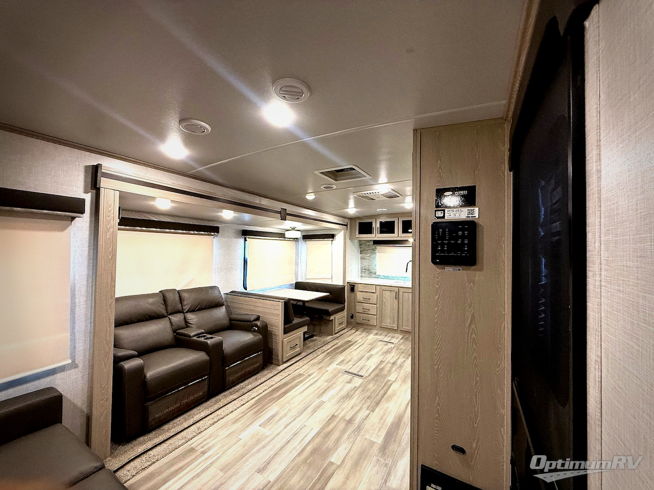 2021 Forest River Rockwood Signature Ultra Lite 8335SB Photo 3