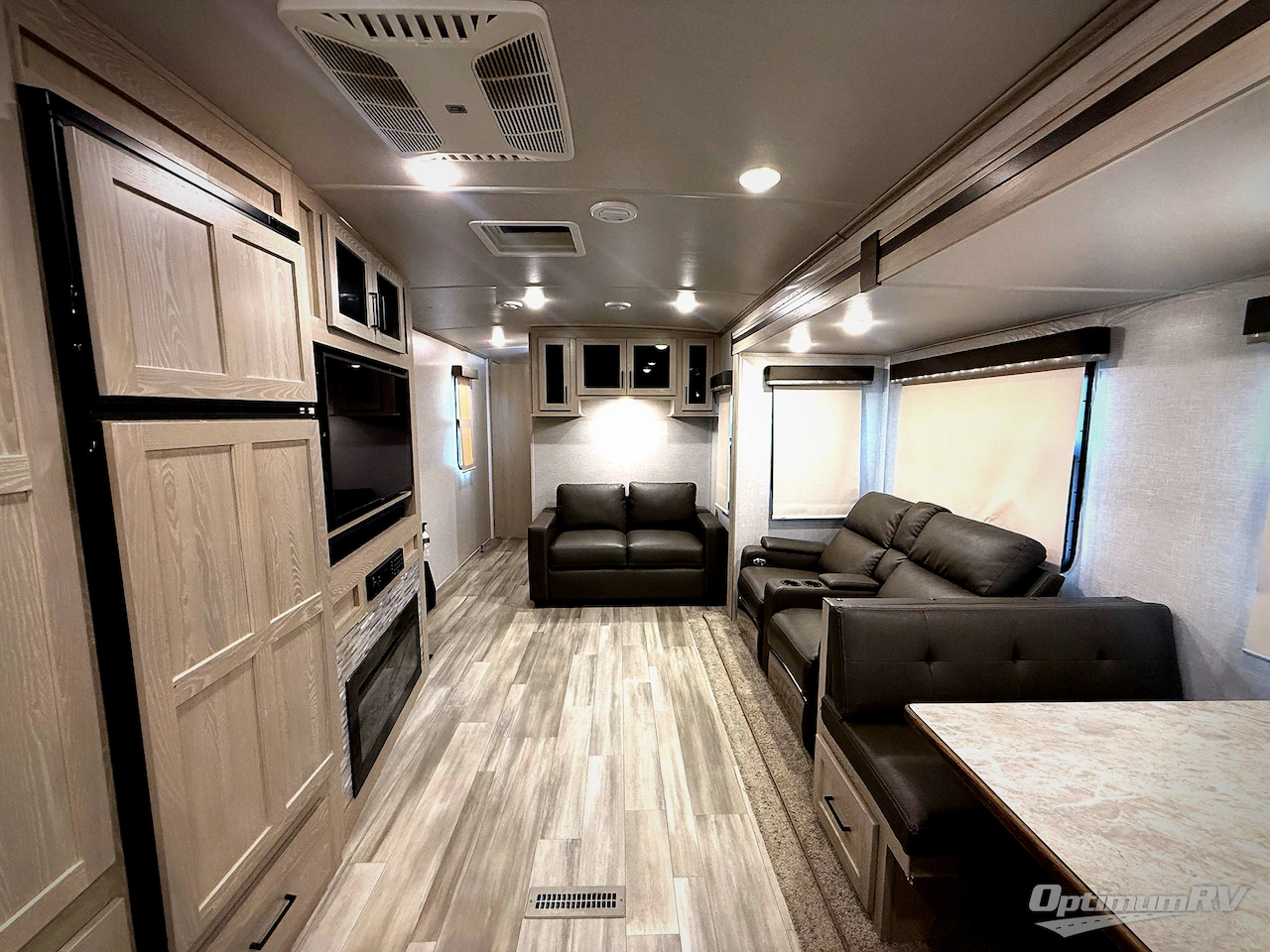 2021 Forest River Rockwood Signature Ultra Lite 8335SB Photo 4